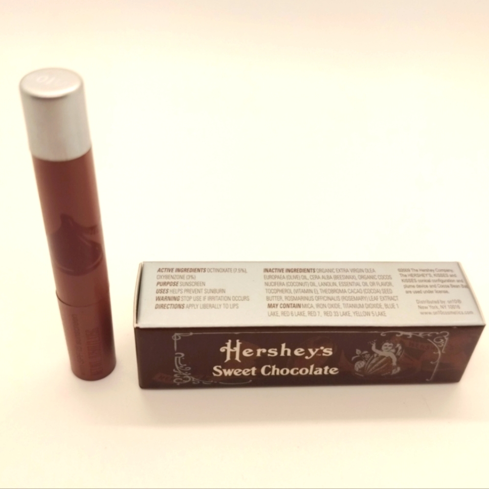 Hershey's Sweet Chocolate SPF 15 Sunscreen Lip Balm on10